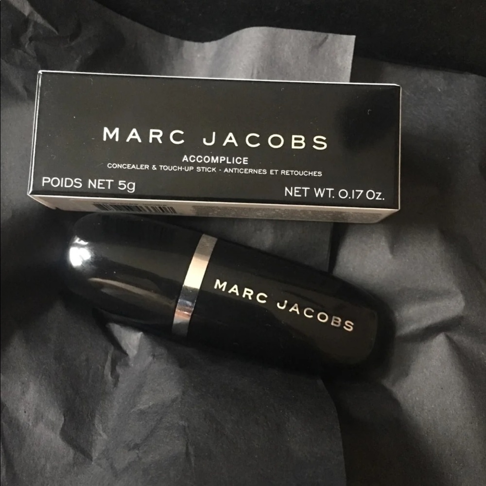 SOLD Marc Jacobs Accomplice Concealer (30)